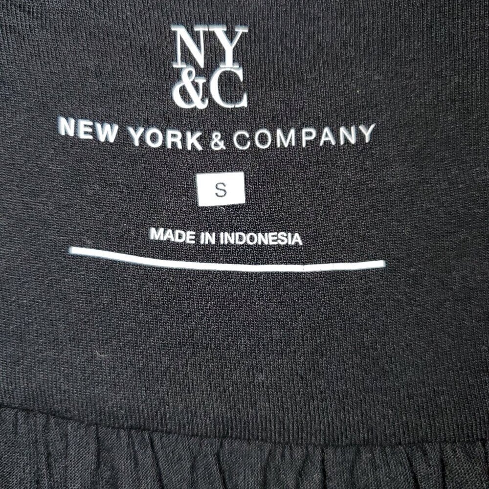 New York & Company Small Black V-Neck Sleeveless Blouse with Chain Trim - Picture 6 of 10